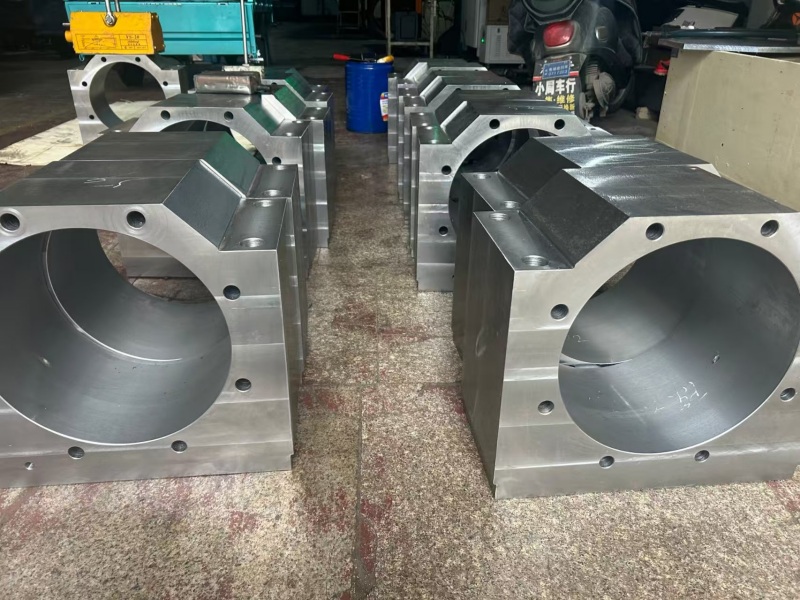 bearing housing for rolling mills
